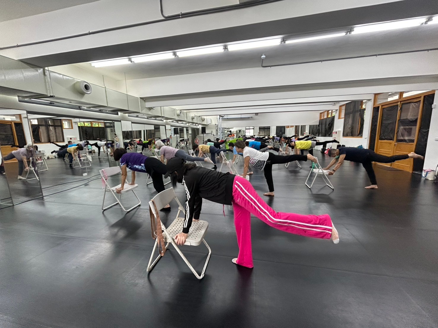 熟齡首選椅子瑜珈